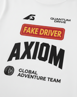 FAKE DRIVER — camiseta blanco estilo motorsport, drop edición limitada, vista trasera | Axiom Studio