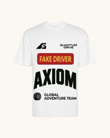 FAKE DRIVER — camiseta blanco estilo motorsport, drop edición limitada, vista frontal | Axiom Studio