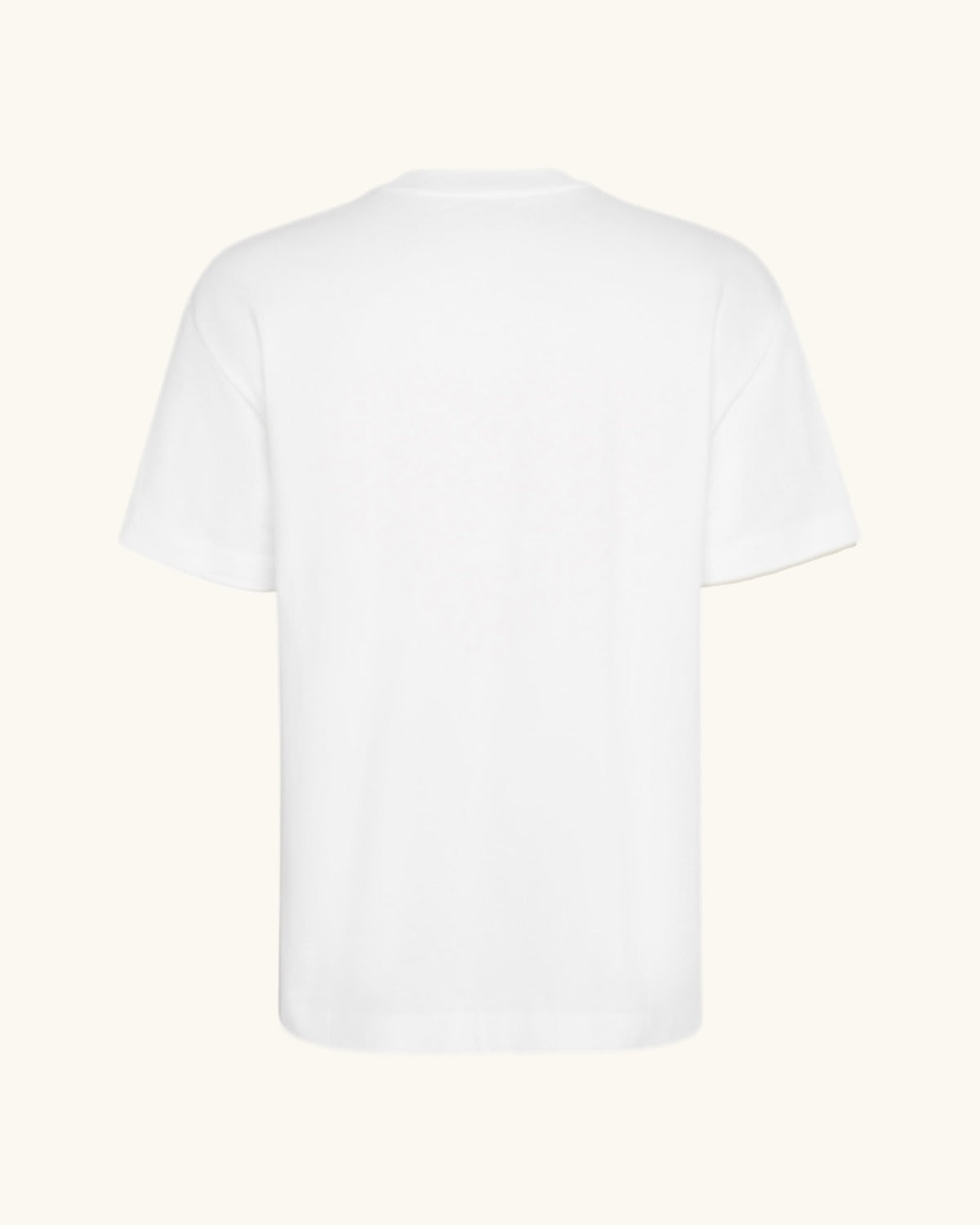 FAKE DRIVER — camiseta blanco estilo motorsport, drop edición limitada, detalle del diseño | Axiom Studio