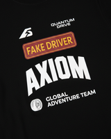 FAKE DRIVER — camiseta negro estilo motorsport, drop edición limitada, vista trasera | Axiom Studio