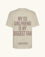 EX-GIRLFRIEND — camiseta streetwear «My Biggest Fan» en arena, vista frontal | Axiom Studio
