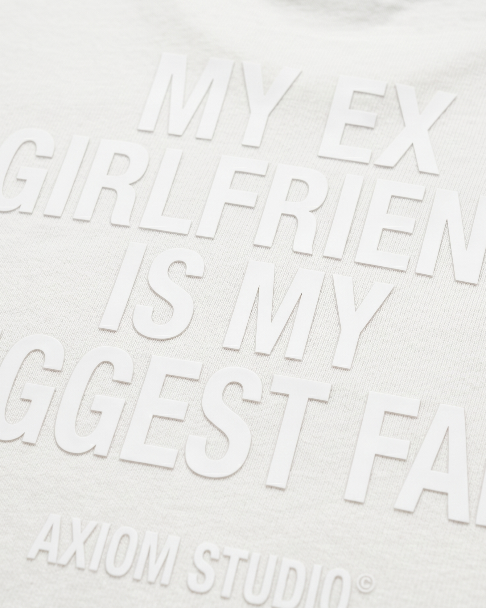 EX-GIRLFRIEND — camiseta streetwear «My Biggest Fan» en blanco vintage, vista trasera | Axiom Studio