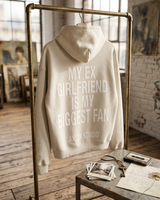 EX-GIRLFRIEND — sudadera streetwear «My Biggest Fan» en blanco vintage, detalle de la prenda | Axiom Studio