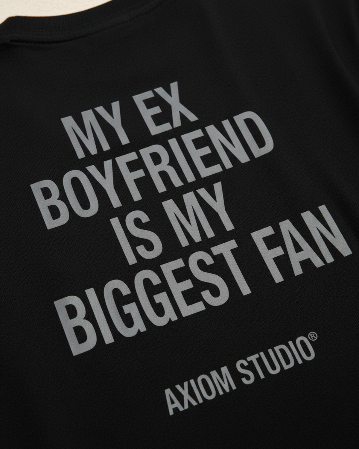 EX-BOYFRIEND — camiseta streetwear «My Biggest Fan» en negro, vista trasera | Axiom Studio