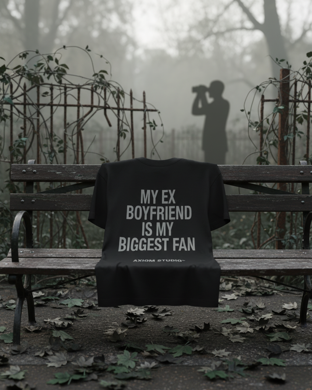 EX-BOYFRIEND — camiseta streetwear «My Biggest Fan» en negro, detalle de la prenda | Axiom Studio