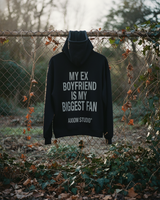 EX-BOYFRIEND — sudadera streetwear «My Biggest Fan» en negro, detalle de la prenda | Axiom Studio