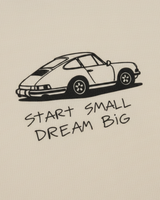 DREAM IT — camiseta arena estilo motorsport, drop edición limitada, vista trasera | Axiom Studio