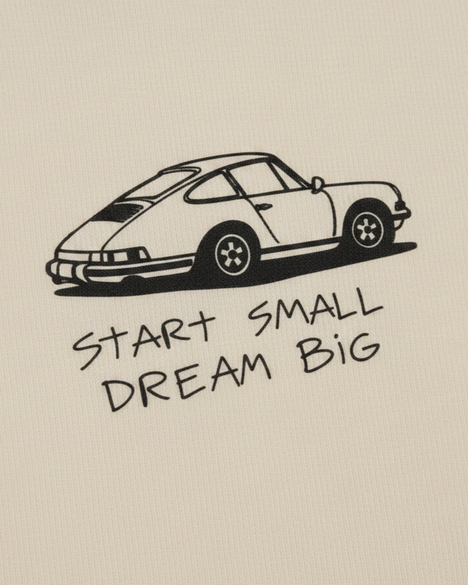 DREAM IT — camiseta arena estilo motorsport, drop edición limitada, vista trasera | Axiom Studio
