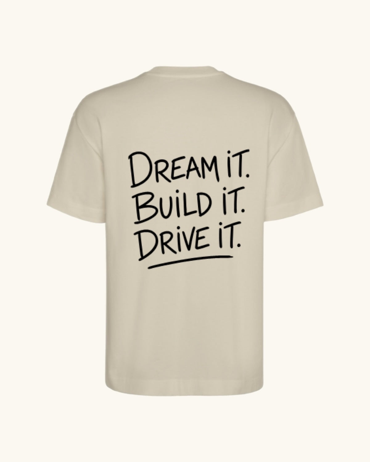 DREAM IT — camiseta arena estilo motorsport, drop edición limitada, detalle del diseño | Axiom Studio