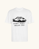 DREAM IT — camiseta blanco estilo motorsport, drop edición limitada, vista frontal | Axiom Studio