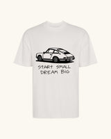 DREAM IT — camiseta blanco vintage estilo motorsport, drop edición limitada, vista frontal | Axiom Studio