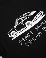 DREAM IT — camiseta negro estilo motorsport, drop edición limitada, vista trasera | Axiom Studio